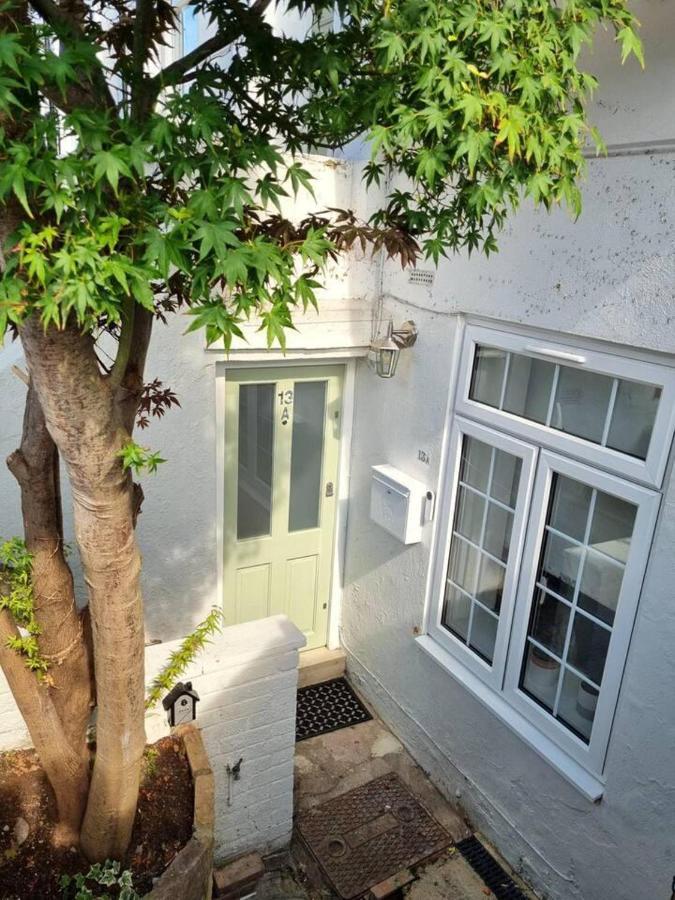 Spacious & Renovated 1-Bed Garden Flat In London *