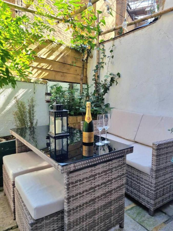Spacious & Renovated 1-Bed Garden Flat In London *