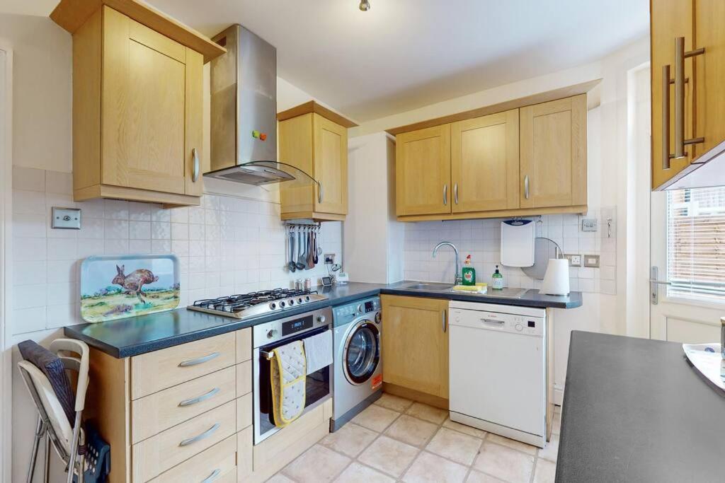 Spacious 2bd Cricklewood London