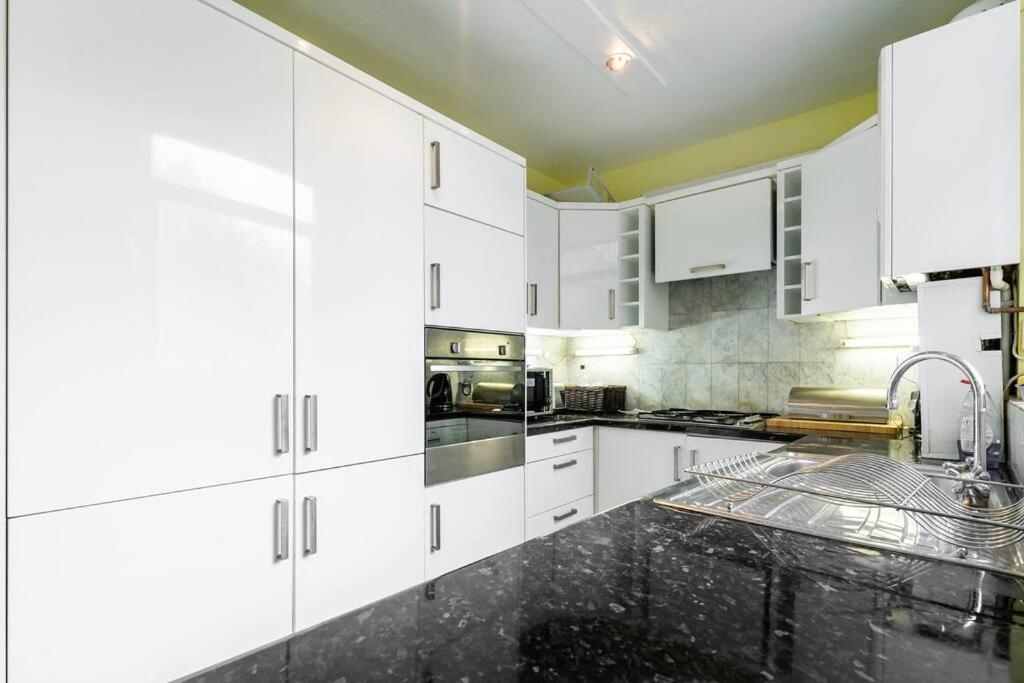 Stunning Three Bed In West Hampstead * London