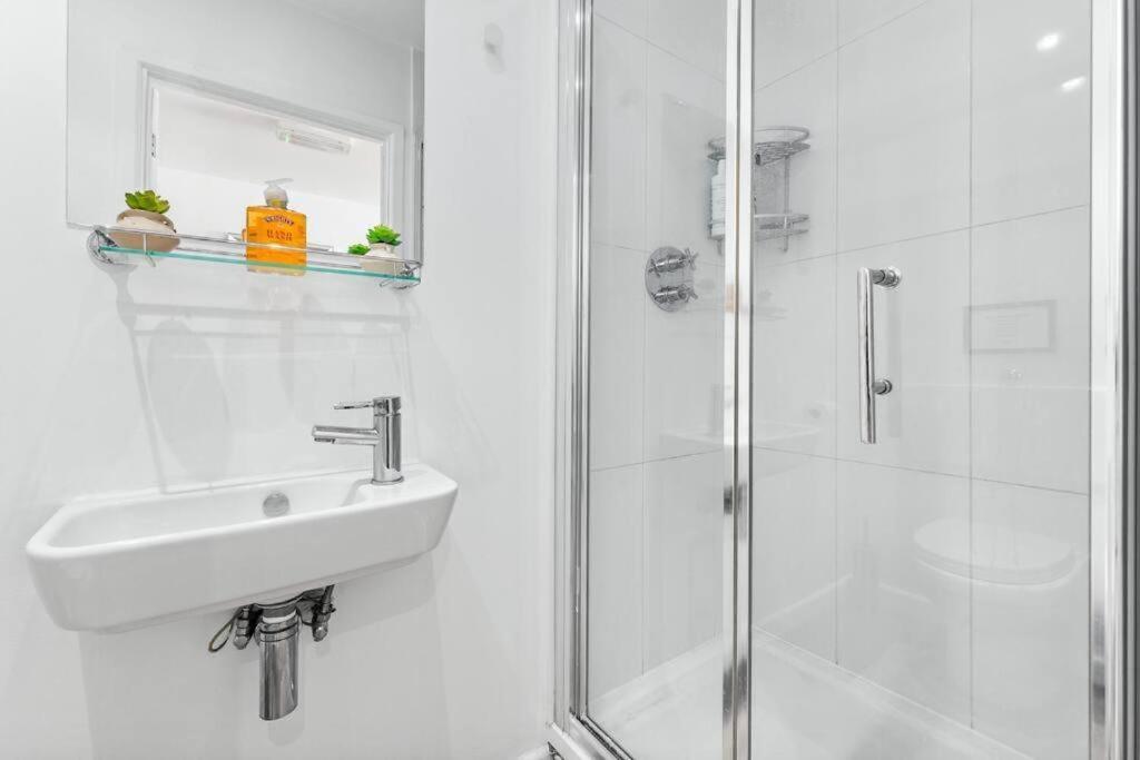Sleep 6 Piccadilly 1 Bedroom Flat In Vr5 London