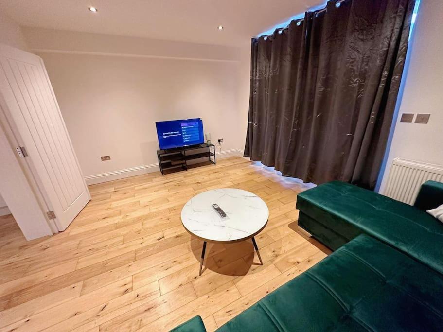 1 Bed Flat Near Londres