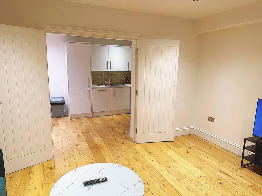 1 Bed Flat Near * Londres