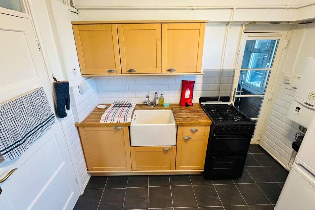 Traditional 3 Bed Flat In Highgate * London