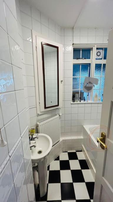 Traditional 3 Bed Flat In Highgate *