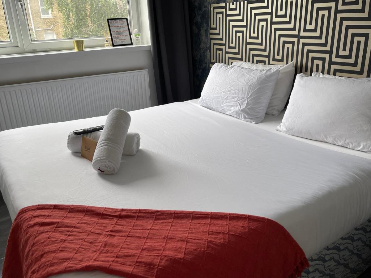 R2 Superking Sized Bed & 65
