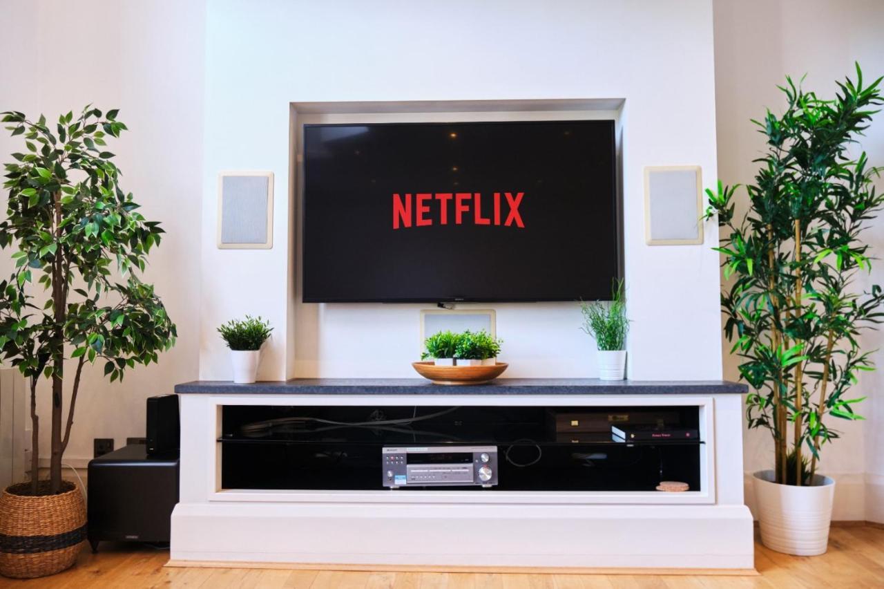 Pluxa Ebony - Fireplace With Workspace & Unlimited Wi-fi Londres