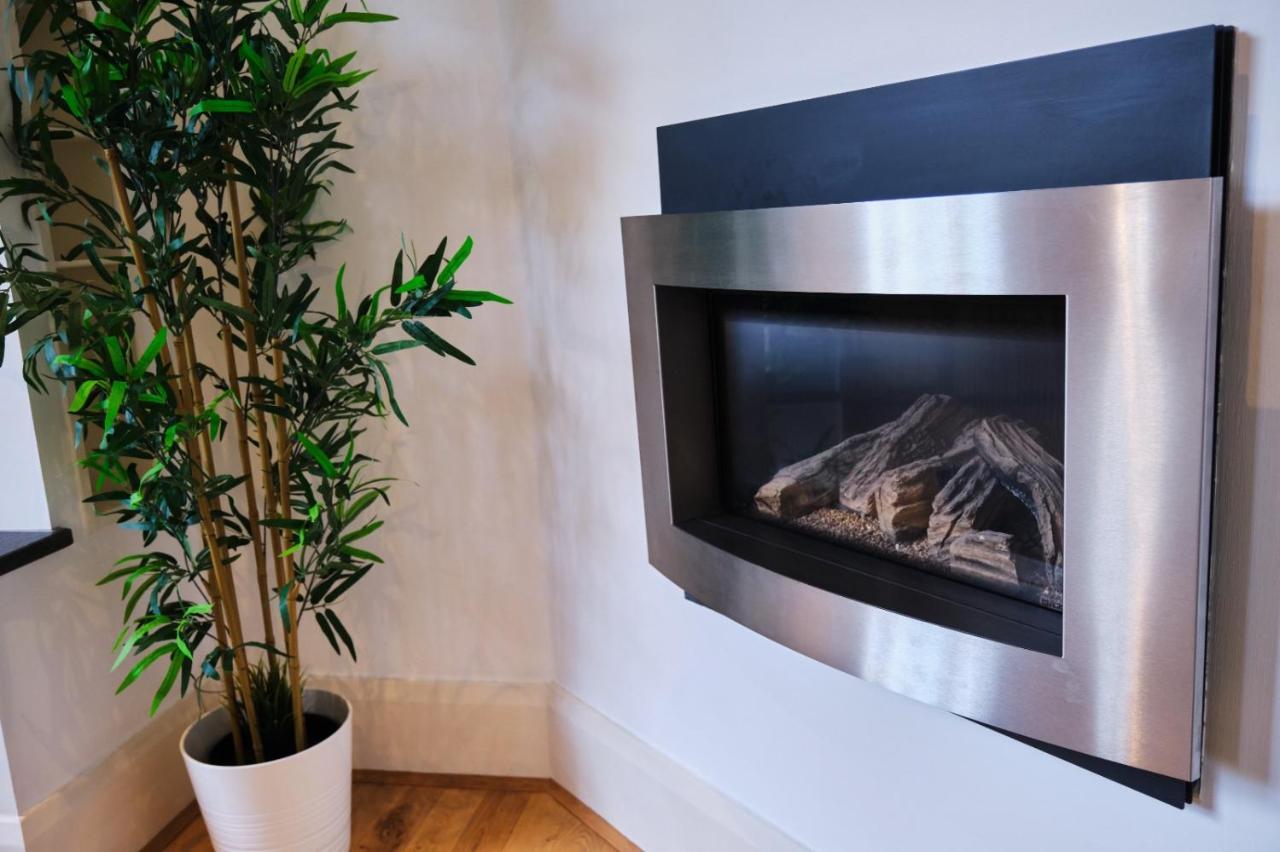 Pluxa Ebony - Fireplace With Workspace & Unlimited Wi-fi Apartamento *