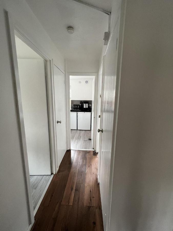 Canary Wharf Haven - Spacious & Homely Entire 1 Bedroom Flat * London
