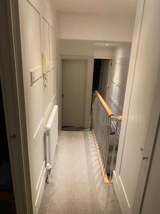 Gorgeous Hammersmith Home. Sleeps 6. Tube 5 Mins! Apartment *