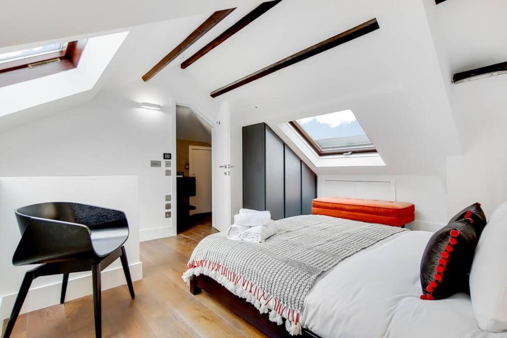 The Borough Collection Near Bridge And Borough Market * London