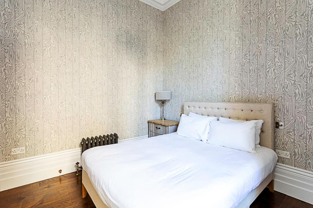 Notting Hill Charm 2-bed Gem Apartment