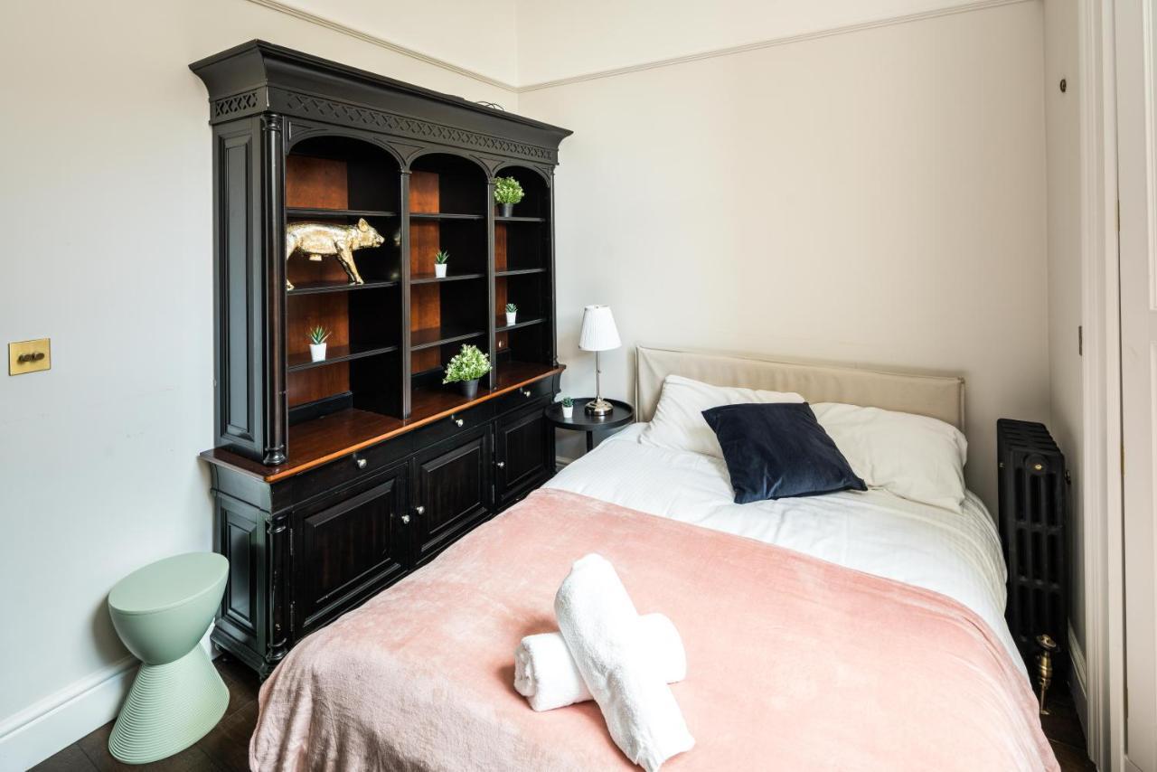 4 Bedroom House Up To 10 People At Heart Of Kensington And Chelsea Apartment London