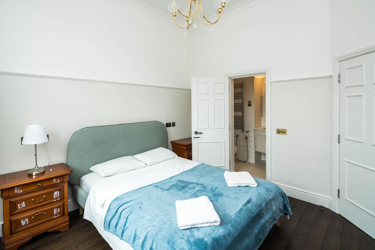 Apartment 4 Bedroom House Up To 10 People At Heart Of Kensington And Chelsea *