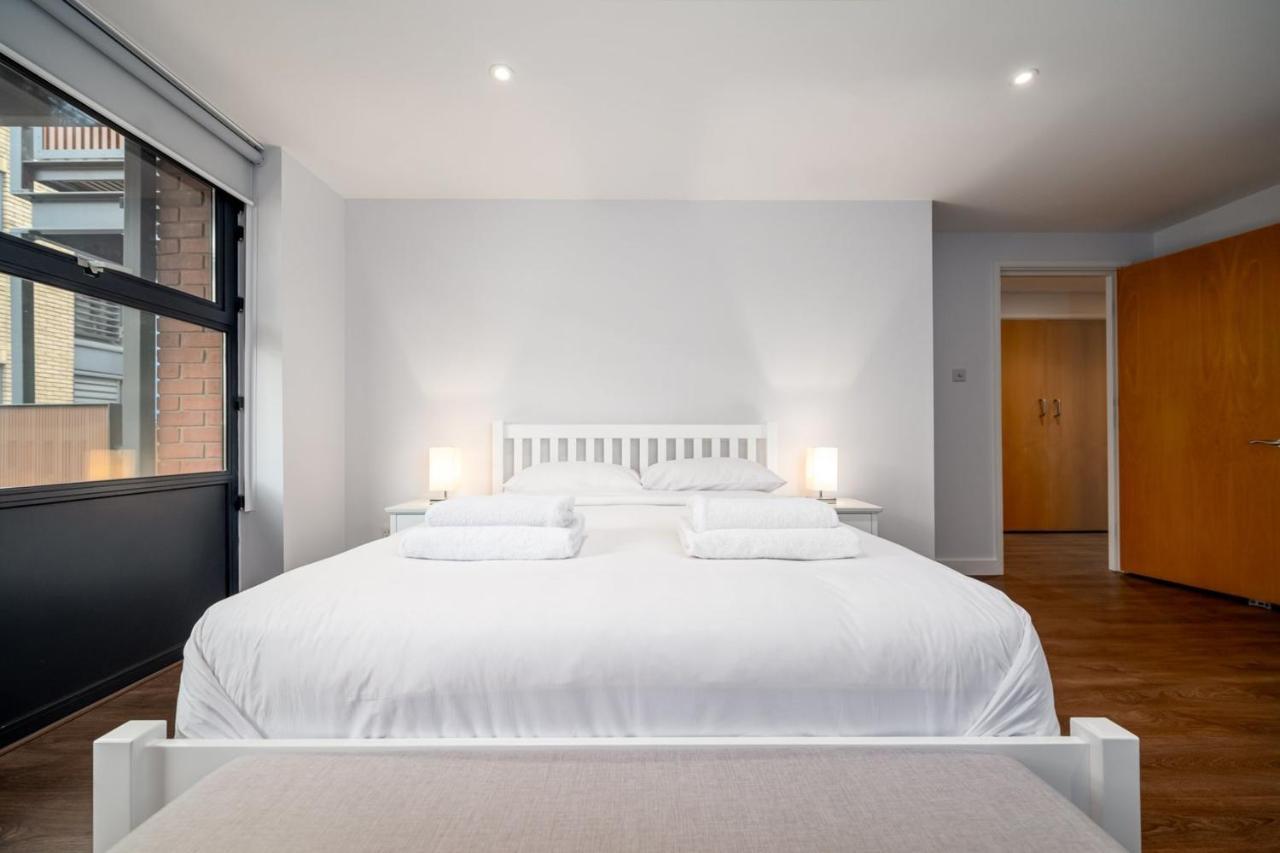 Modern & Spacious 2 Bedroom In Apartment *