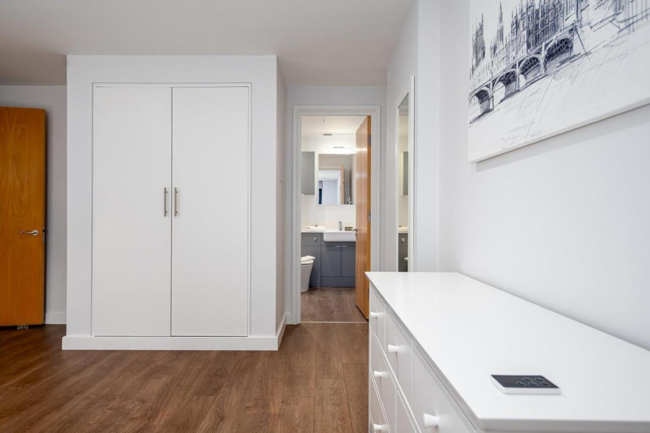 Apartment Modern & Spacious 2 Bedroom In London