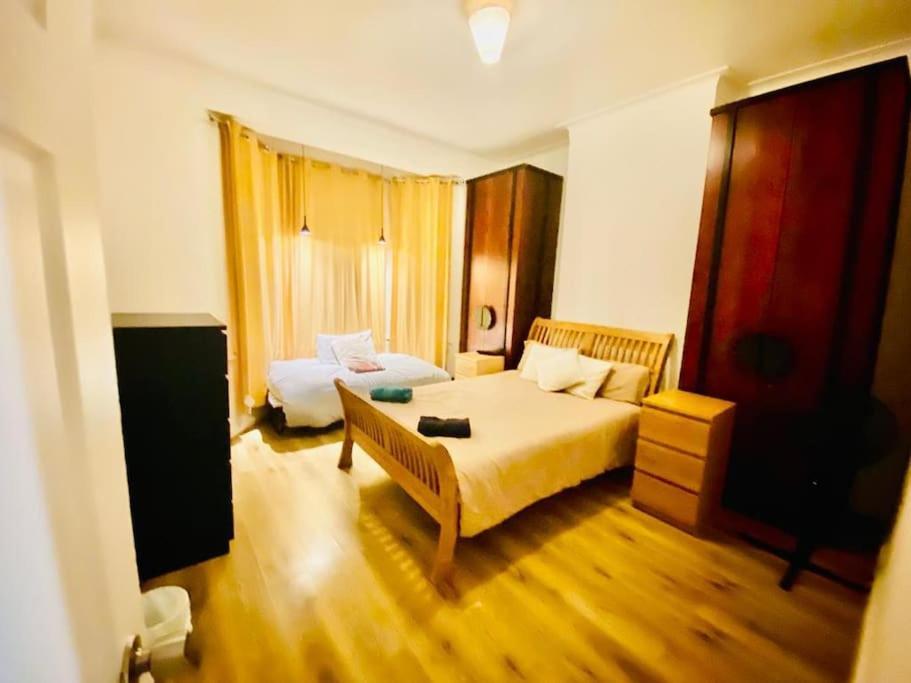 Apartment Two Bedroom House On Ground Floor In London