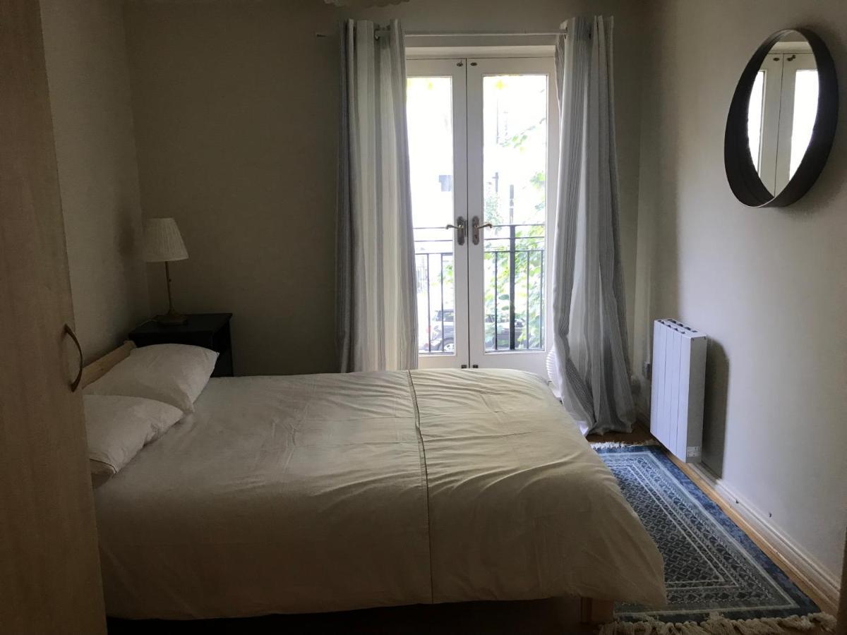 Apartment Key & Flowers - Kensington 1