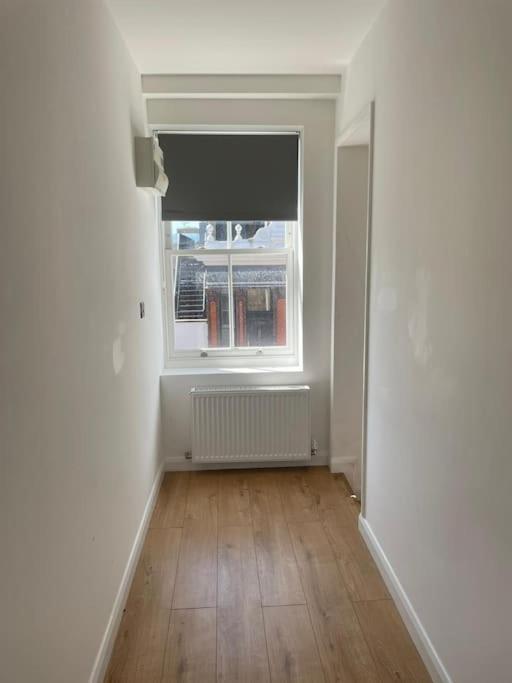 Flat 1 Latchmere, 2 Bedroom, 2 Bathroom Flat * London