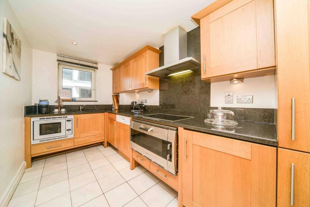 Apartment Riverside View London