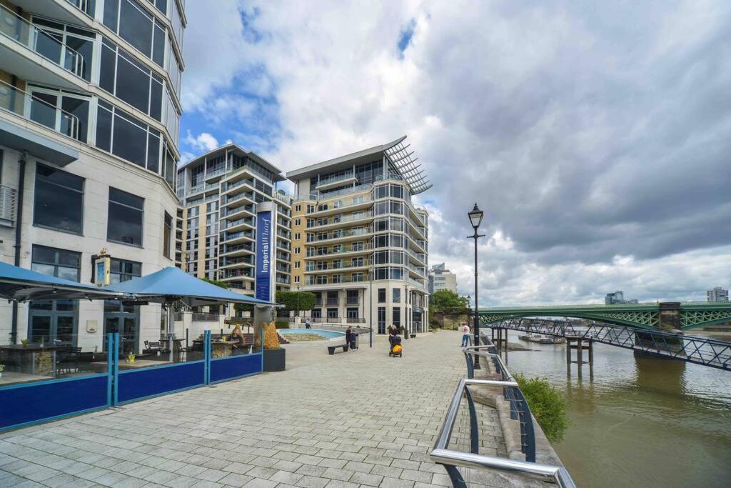 Apartment Riverside View London