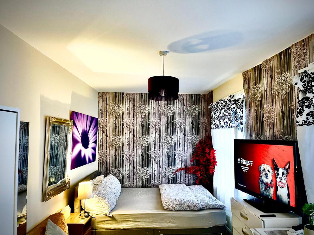 Comfy Double Bedroom With A Private Toilet Hospedagem domiciliar *