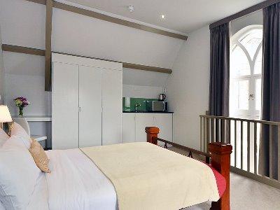 Arch Aparthotel 4*