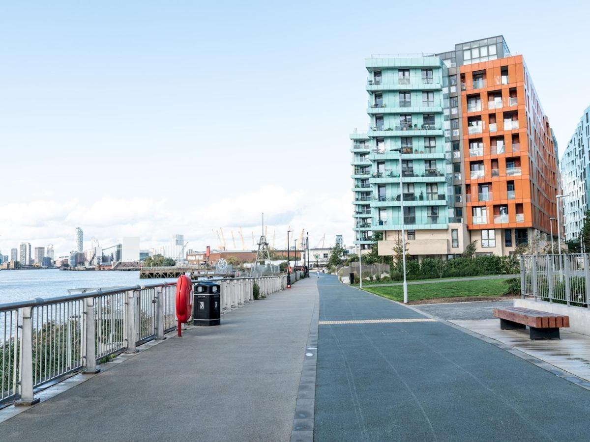 Pass The Keys Breathtaking 2 Bed 2 Bath Greenwich Riverside Flat