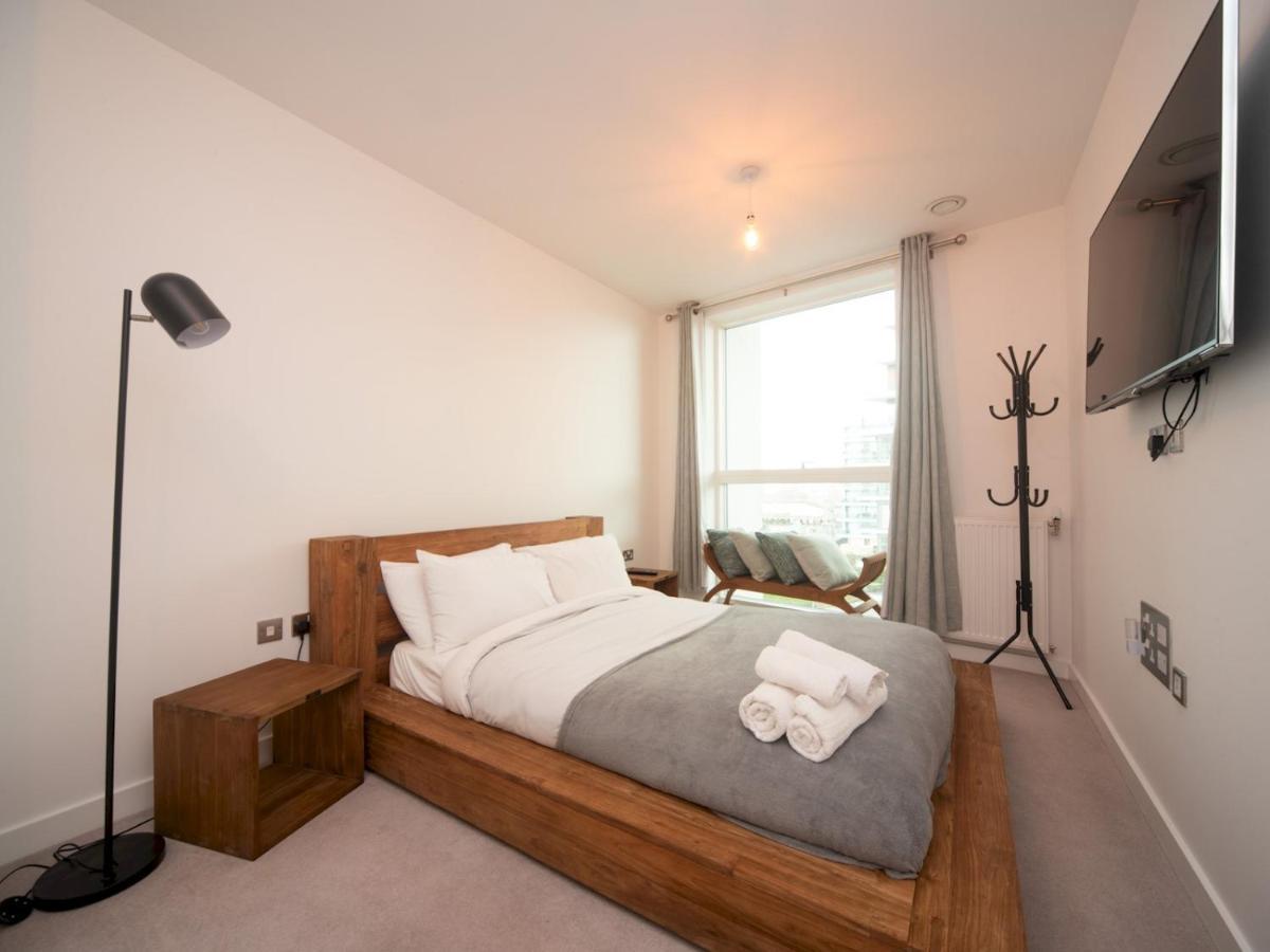 Pass The Keys Breathtaking 2 Bed 2 Bath Greenwich Riverside Flat