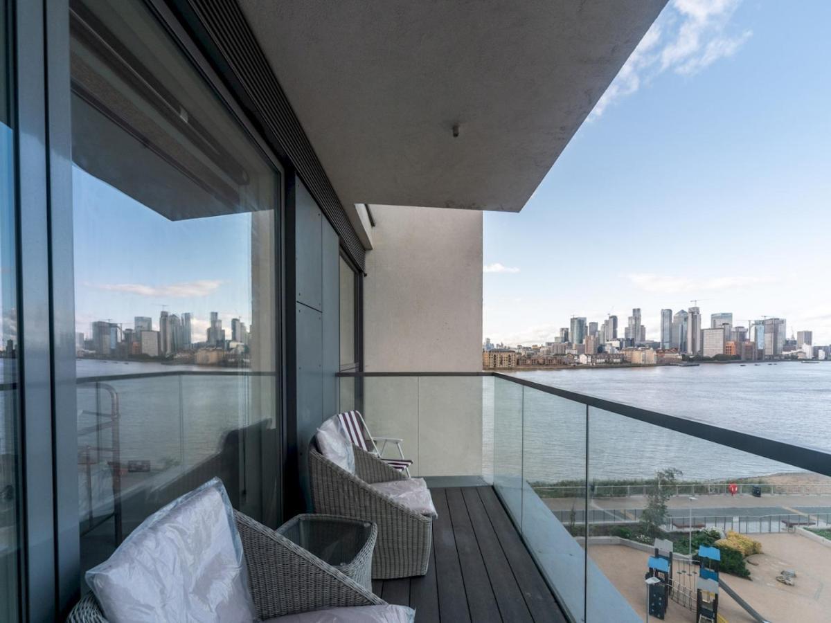 Pass The Keys Breathtaking 2 Bed 2 Bath Greenwich Riverside Flat London