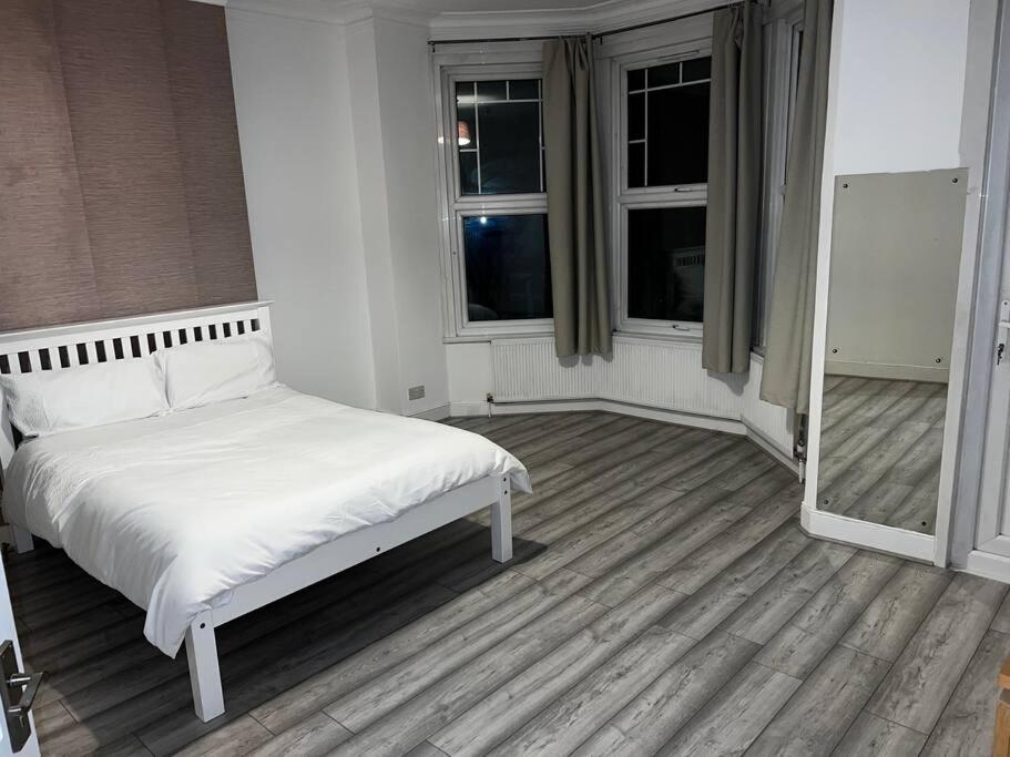 Holiday home A Beautiful Four Bedroom Family