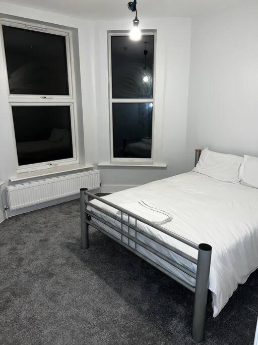 Holiday home A Beautiful Four Bedroom Family *