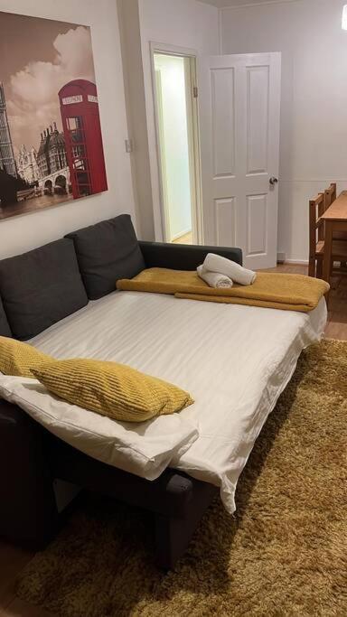 Self Contained 2 Bedroom Flat In Southwark Apartment London