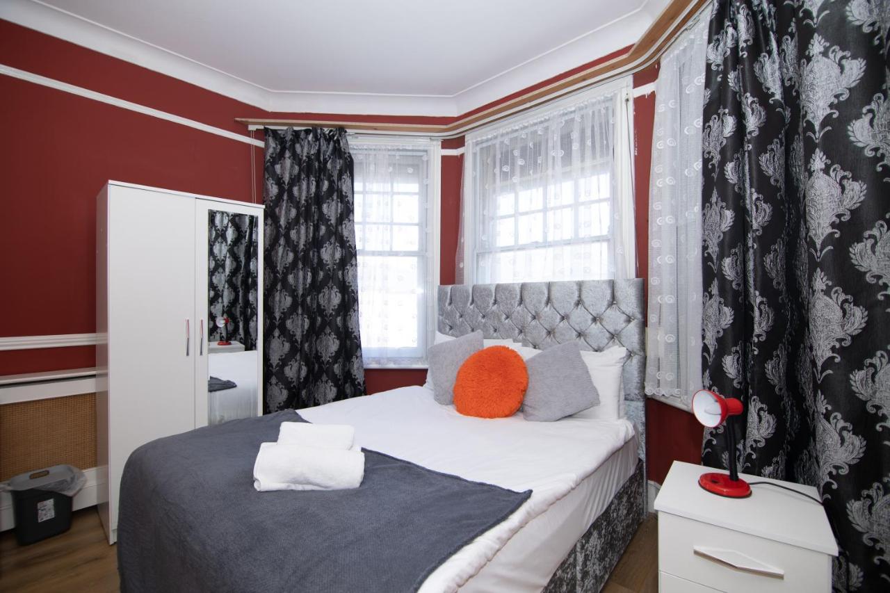 Bed & Breakfast Victorian Woods *