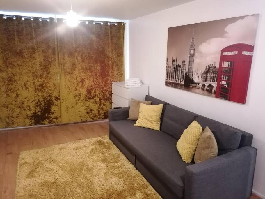 Self Contained 2 Bedroom Flat In Southwark *