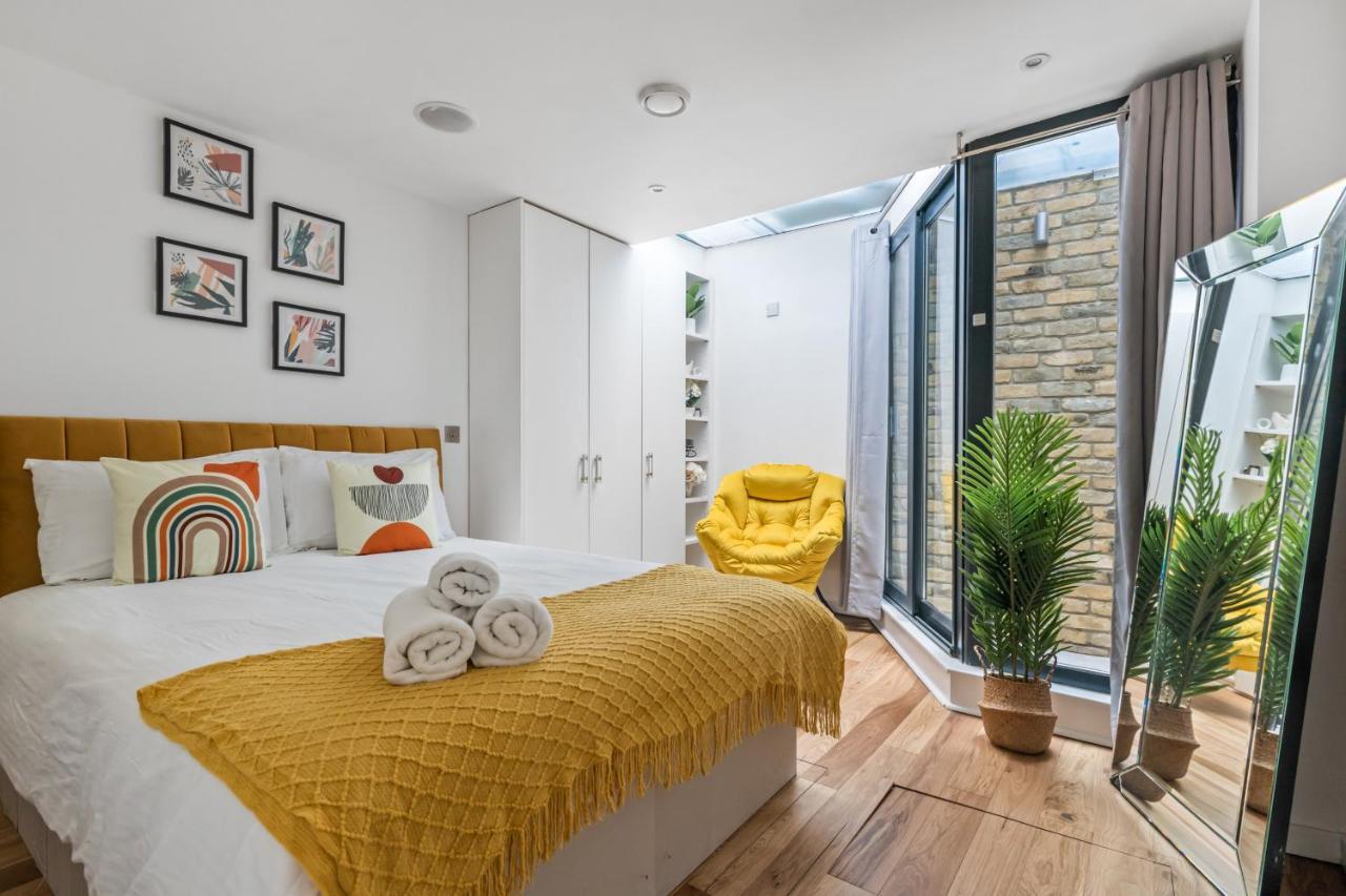 Trafalgar Square Arty Apartment