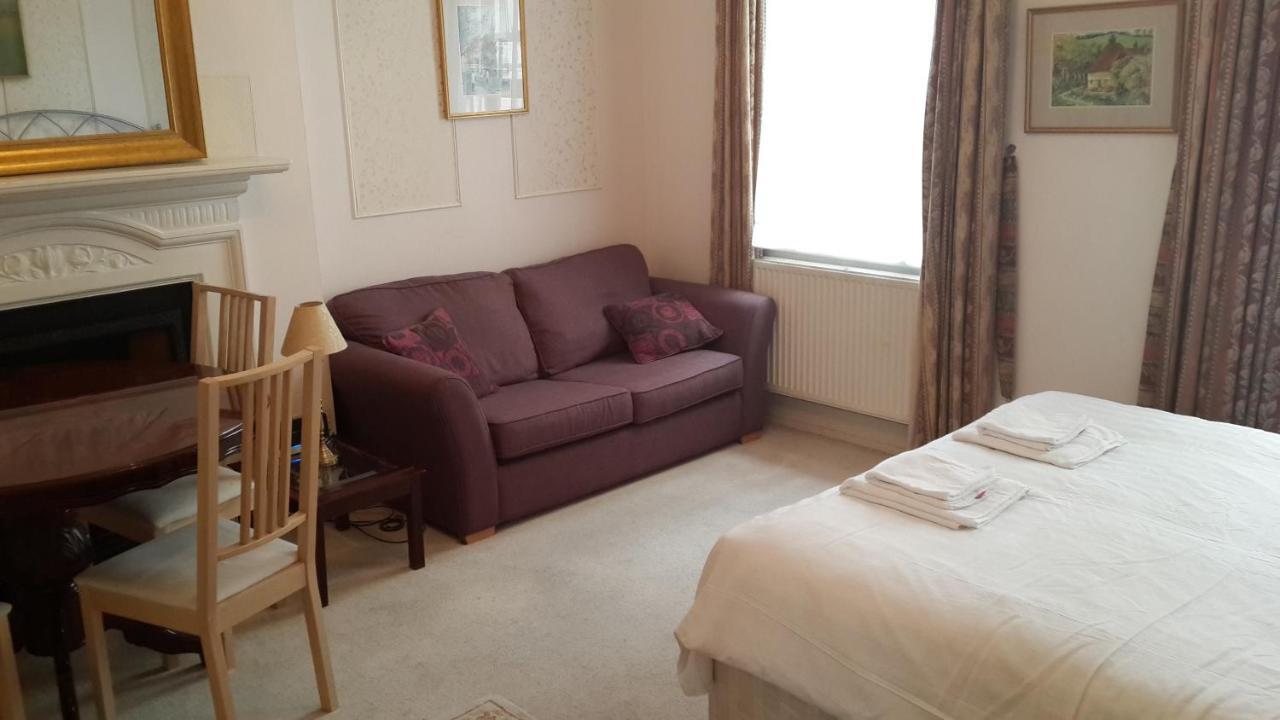 Apartment La South London