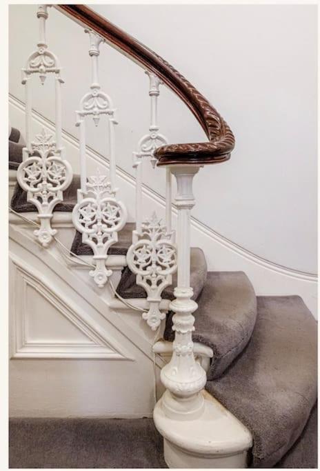 Stunning 2 Bed Apartment *