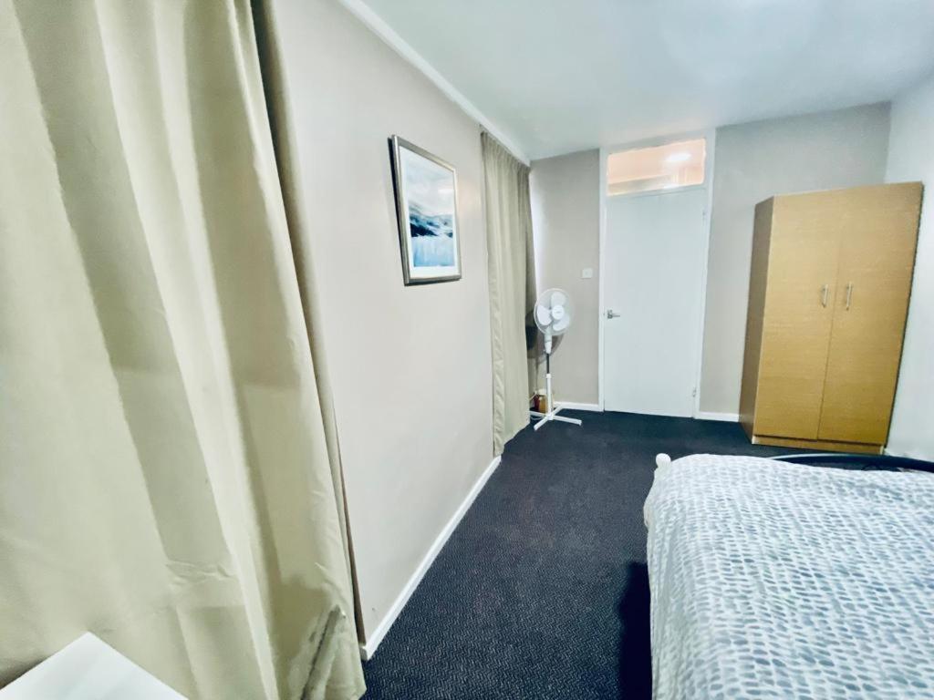 Spacious One Bedroom Edgeware Road Central Apartment London