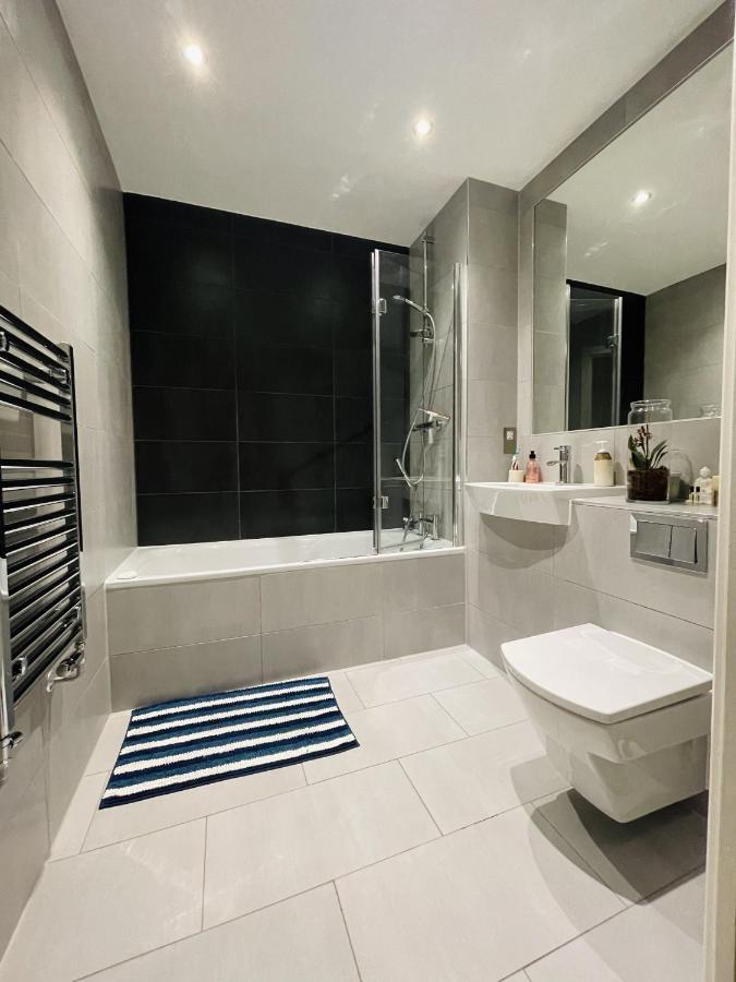 Private In Modern Flat In Great Location London