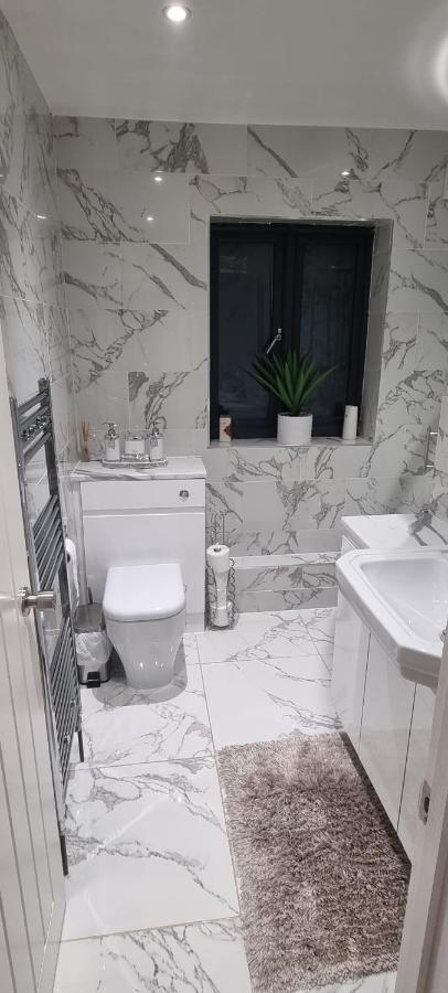 Beautiful With Free On Street Parking In Sydenham Privatunterkunft *