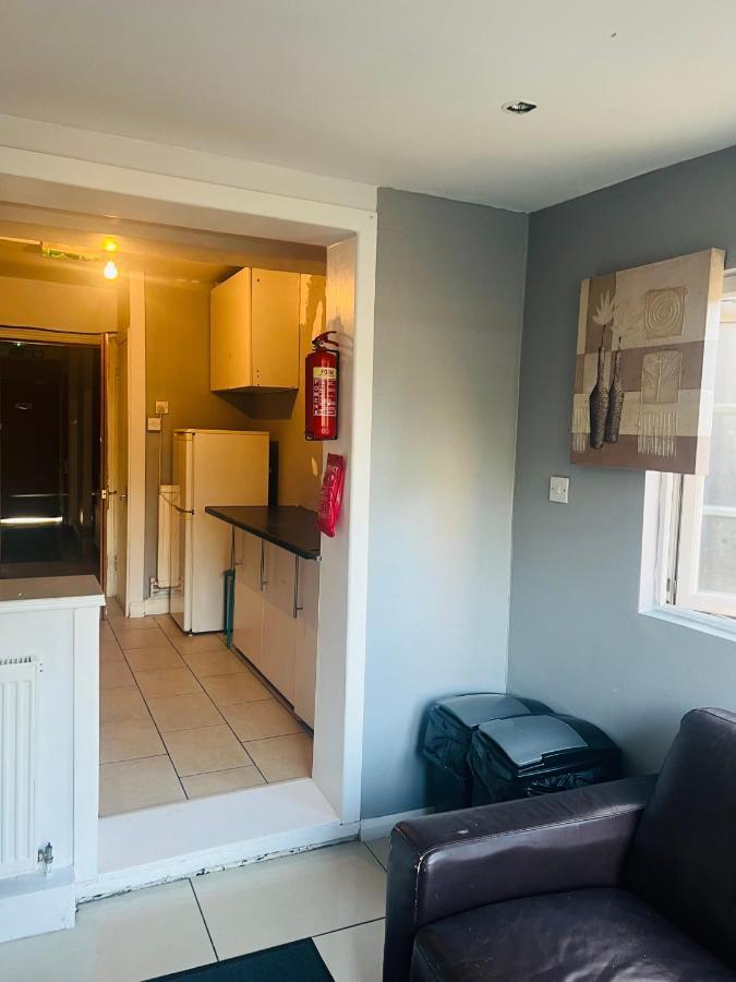 Lovely Private In Next To Hampstead, Camden, And Golders Homestay