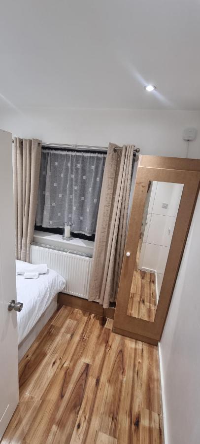Beautiful With Free On Street Parking In Sydenham Privatunterkunft London