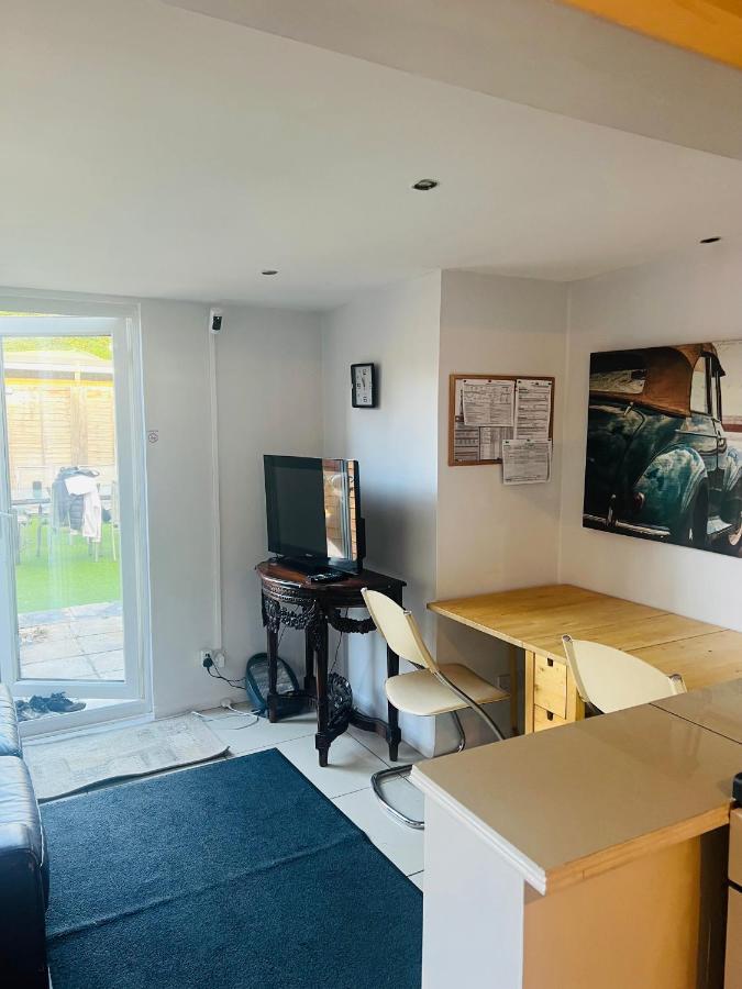 Lovely Private In Next To Hampstead, Camden, And Golders Homestay London