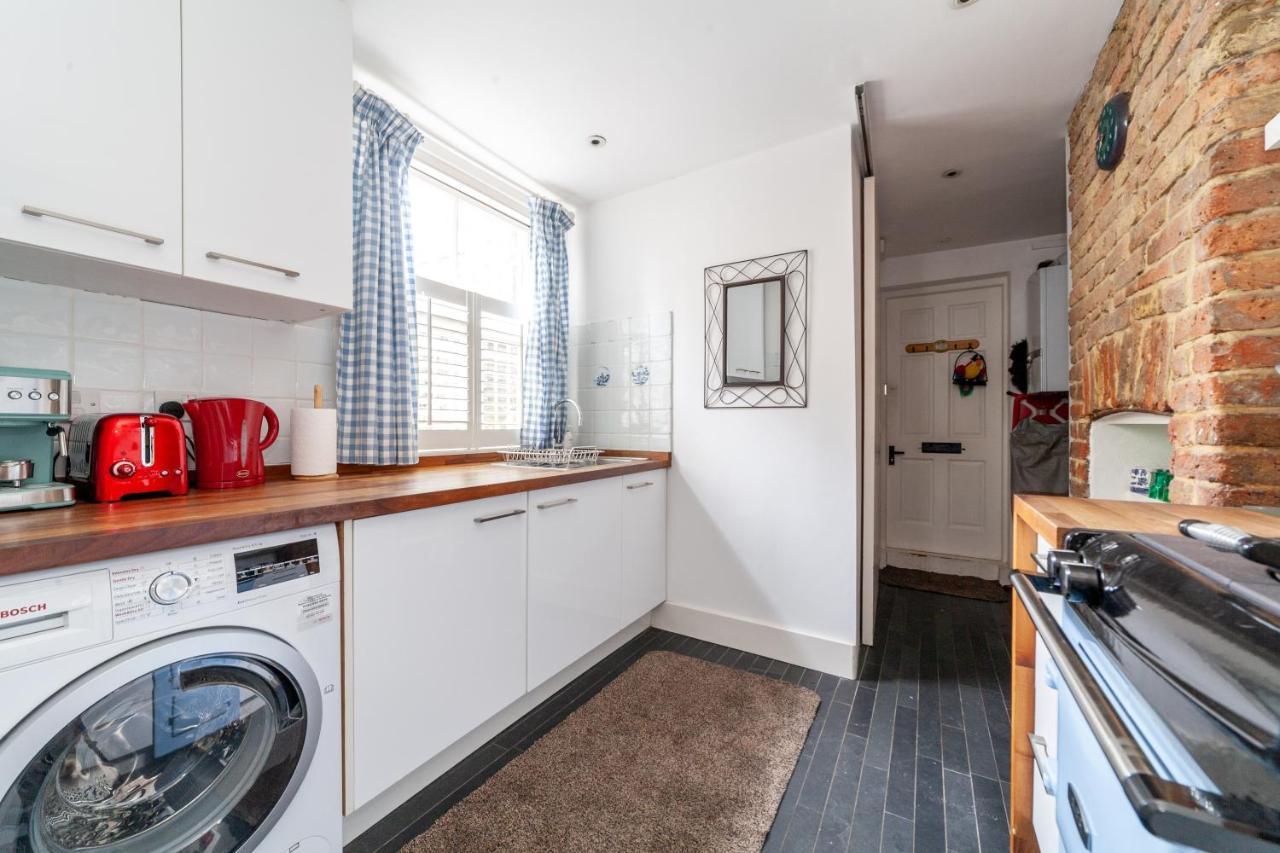 Charming And Spacious 1 Bedroom Flat In Battersea London
