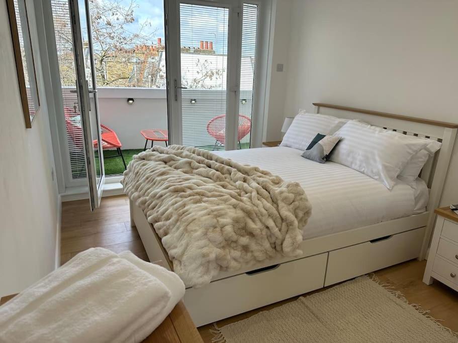 Stylish, Smart & Fun 4 Bed Apartment