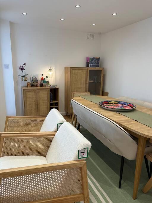 Stylish, Smart & Fun 4 Bed London