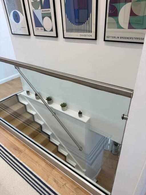 Stylish, Smart & Fun 4 Bed Apartment