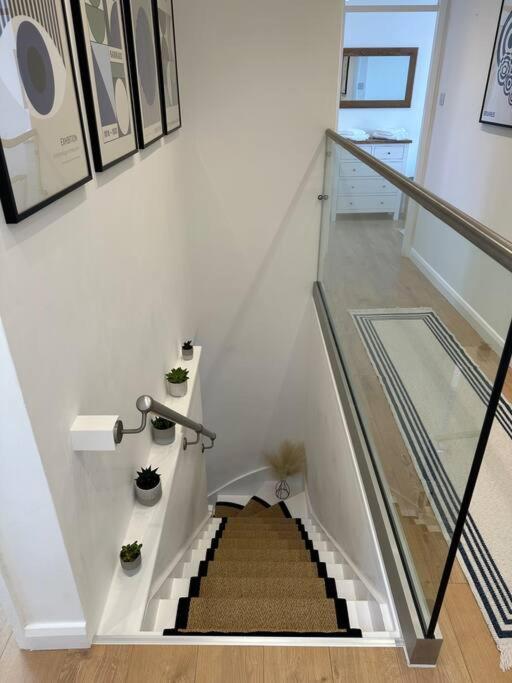 Stylish, Smart & Fun 4 Bed Apartment
