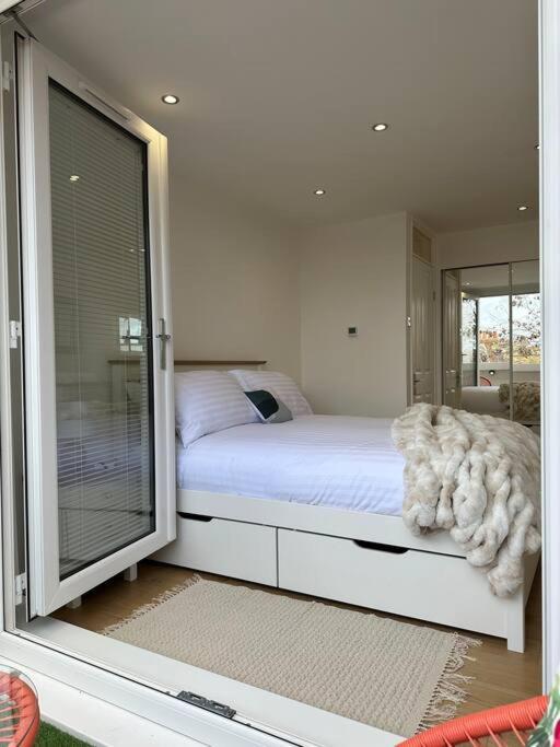 Stylish, Smart & Fun 4 Bed Apartment *